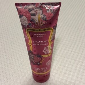 NEW! Bath & Body Works Strawberry Snowflakes Ultimate Hydration Body Cream Pink